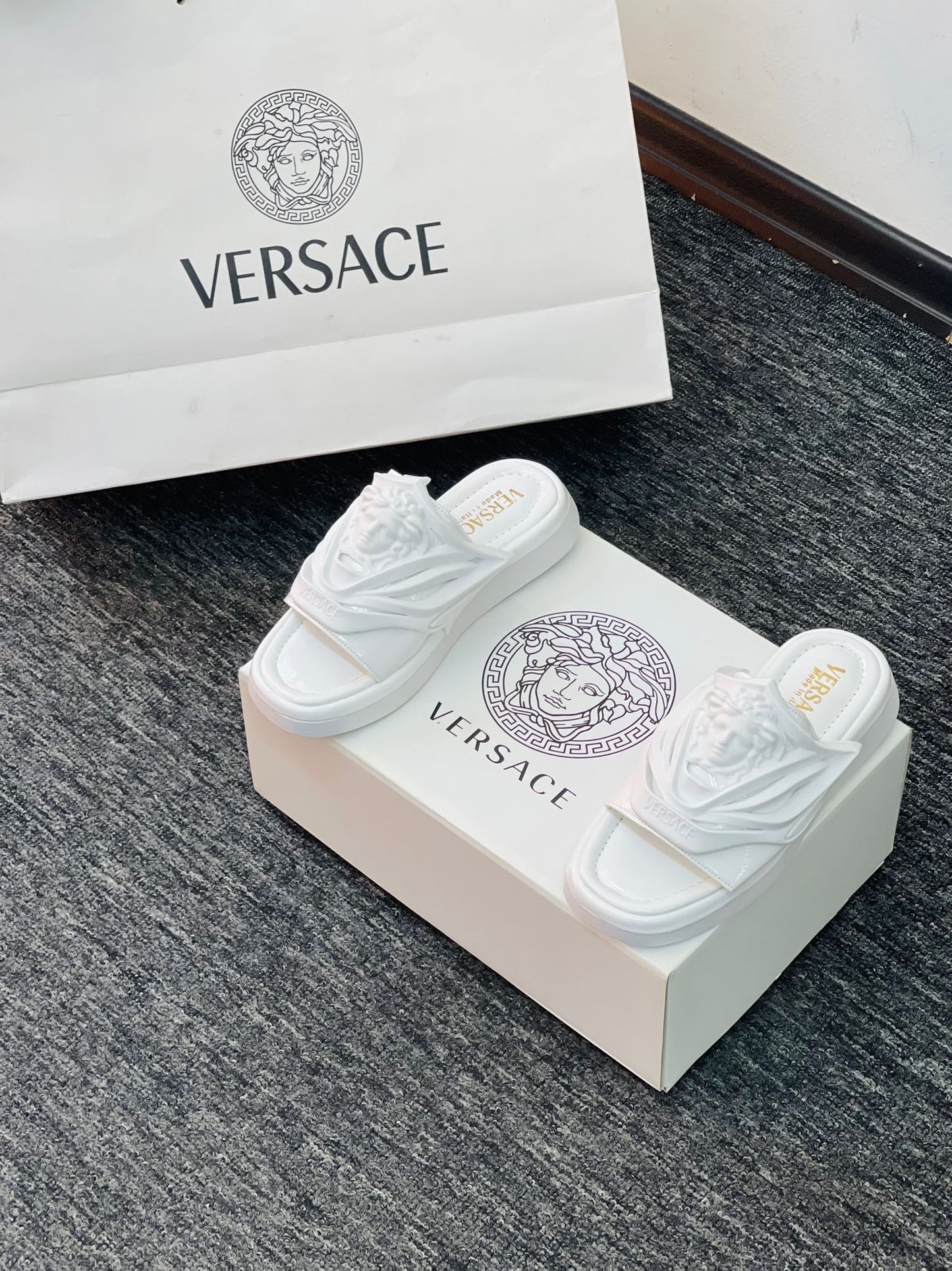 Papuci Medusa White