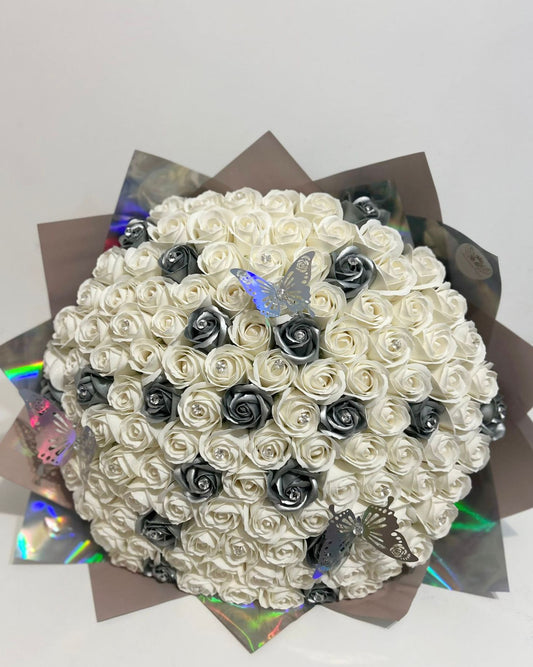 Buchet de 101 trandafiri din sapun abli si gri